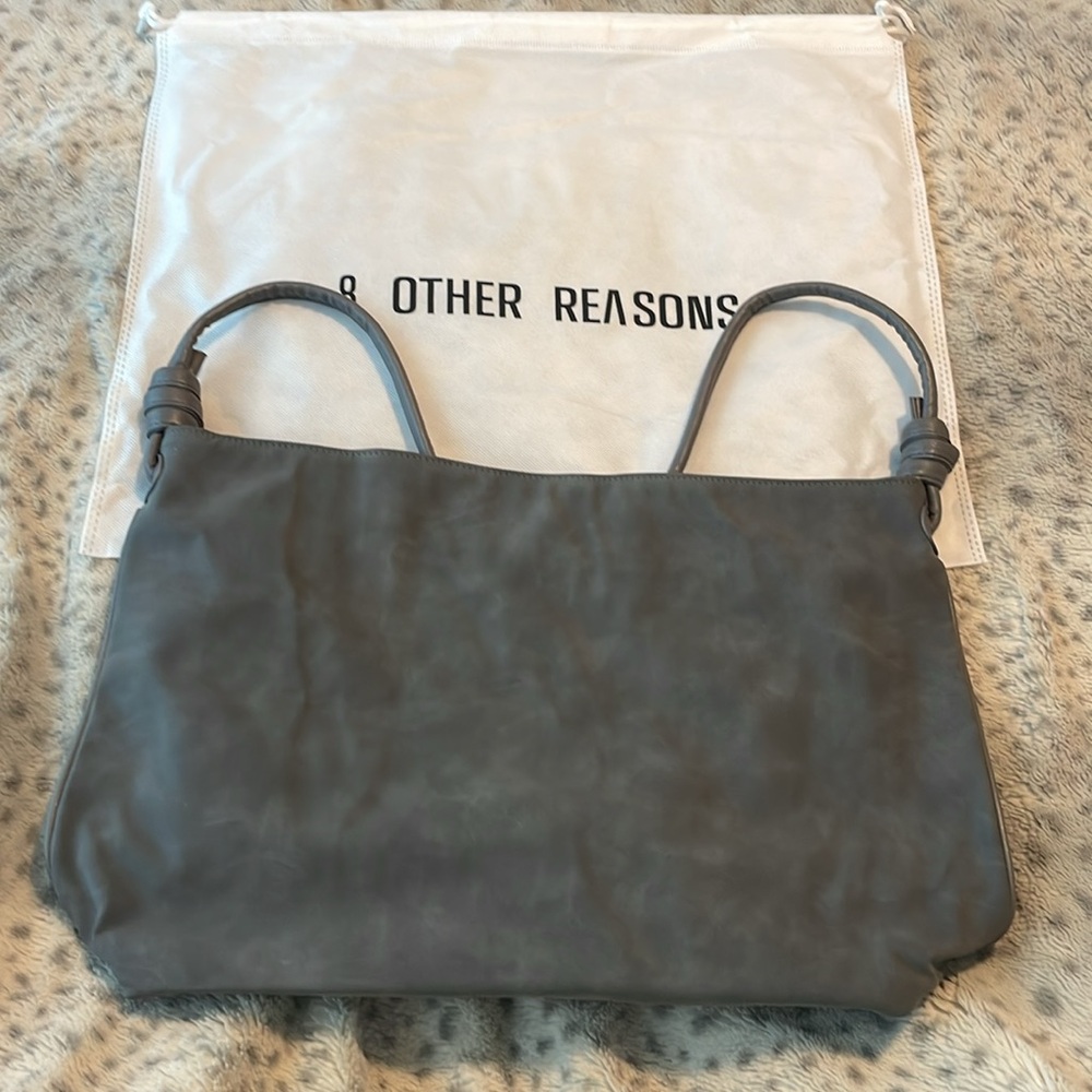 8 Other Reasons Betsy Slouch Tote In Stone - Picture 8 of 9